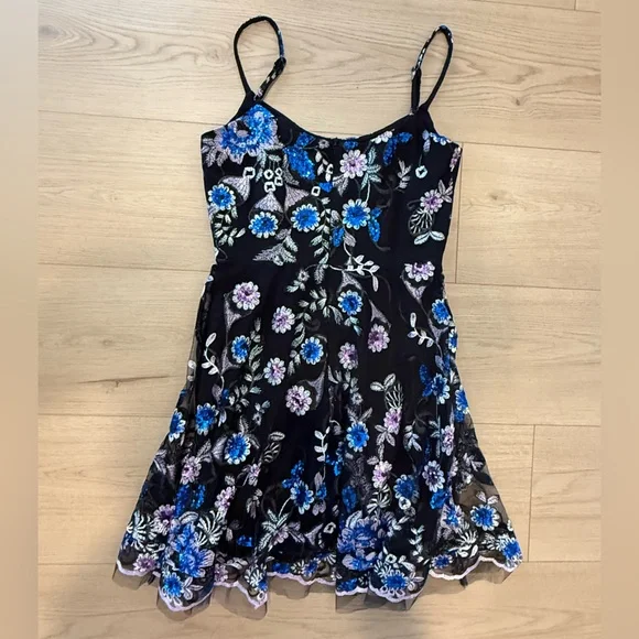 Dress the Population Floral Mini Dress in Black and Blue - Picture 9 of 10